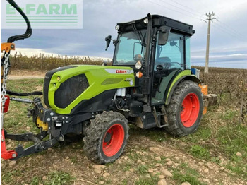 Trator CLAAS Nexos