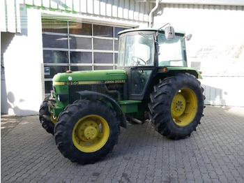 Trator JOHN DEERE 2850