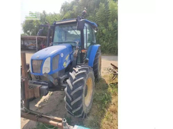 Trator NEW HOLLAND T5000
