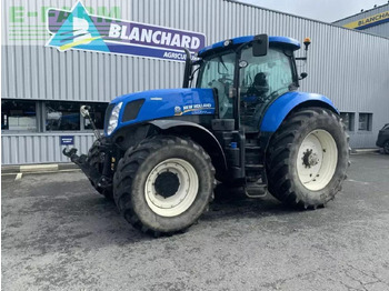Trator NEW HOLLAND T7.235