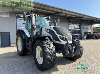 Trator VALTRA T214