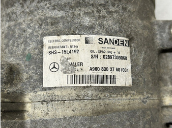 Compressor de ar condicionado para Camião Mercedes-Benz Actros MP5: foto 4