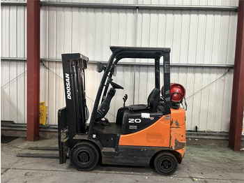 Empilhador a gás DOOSAN
