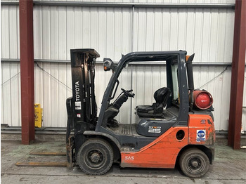 Empilhador a gás TOYOTA FGF 25