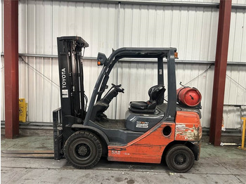 Empilhador a gás TOYOTA FGF 25
