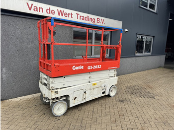 Plataforma de Tijera/ Plataforma de tesoura Genie GS2032 schaarlift schaar hoogwerker 2013 uur 8mtr werkhoogte: foto 2