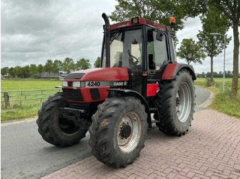 Trator CASE IH