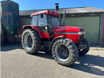 Trator CASE IH