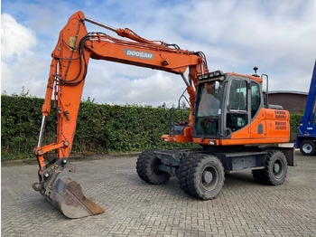 Escavadeira de rodas DOOSAN DX140W-3