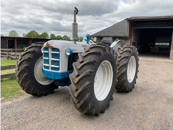 Trator FORDSON