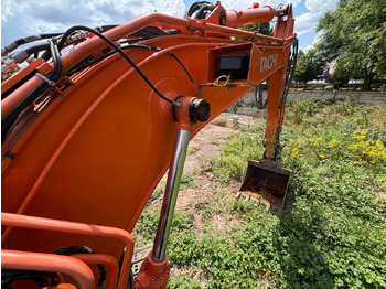 Escavadora de rastos Hitachi ZX135 US-6: foto 4