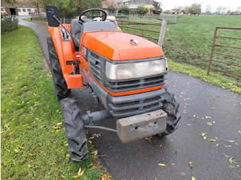 Mini trator KUBOTA
