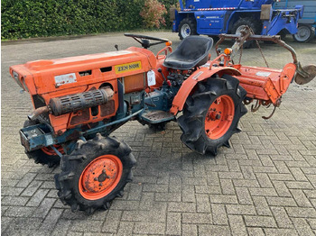 Mini trator KUBOTA