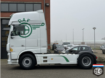 Fotografia de interior 1: Tractor DAF XF 460 FT RETARDER / STANDKLIMA / FULL SPOILER / 2x TANK