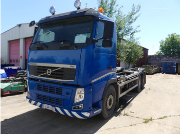 Camião transportador de contêineres/ Caixa móvel VOLVO FM