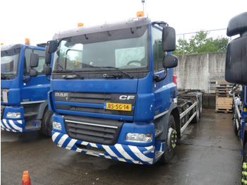 Camião transportador de contêineres/ Caixa móvel DAF