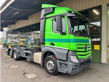 Camião transportador de contêineres/ Caixa móvel MERCEDES-BENZ Actros 2543