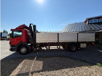 Camião de caixa aberta/ Plataforma, Camião grua Scania P94D: foto 4