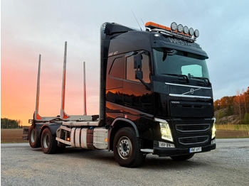 Camião de transporte de madeira VOLVO FH 500