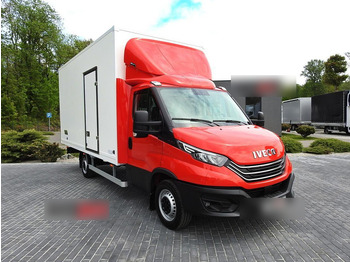 Carrinha de contentor IVECO Daily 35s18