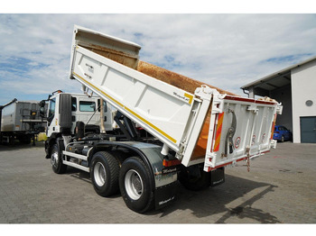 Camião basculante Iveco TRAKKER 360: foto 4