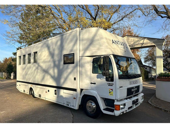 Camião de transporte de cavalos MAN 10.224