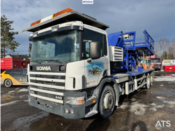 Caminhão com plataforma aérea SCANIA P114
