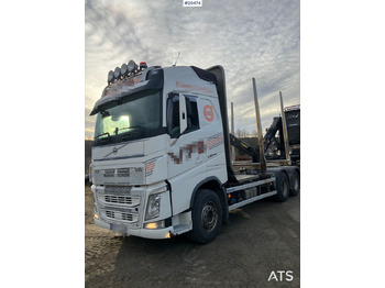 Camião de transporte de madeira VOLVO FH 540