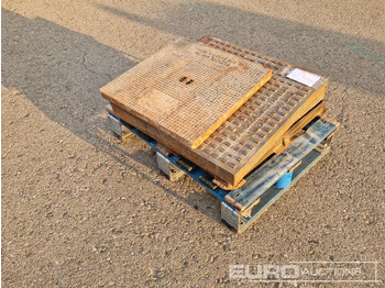 Equipamento de construção Pallet of Manhole Covers (3 of): foto 3