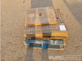 Equipamento de construção Pallet of Manhole Covers (3 of): foto 4