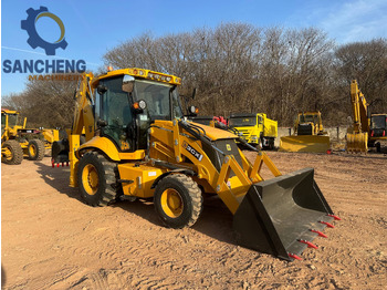 Retroescavadeira JCB 3CX