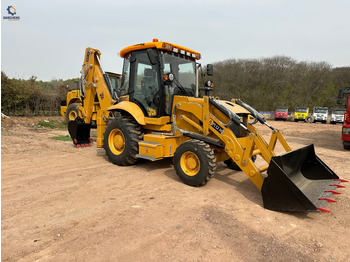 Retroescavadeira JCB 3CX