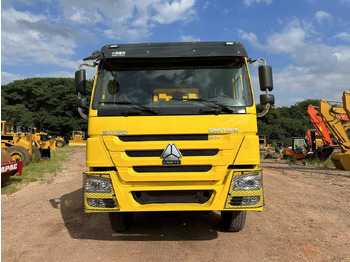 Camião basculante SINOTRUK HOWO