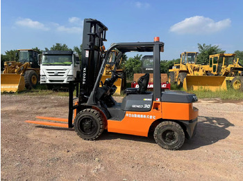 Empilhador a diesel TOYOTA