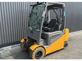 Empilhador elétrico JUNGHEINRICH EFG
