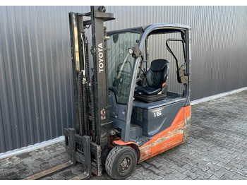 Empilhador elétrico TOYOTA