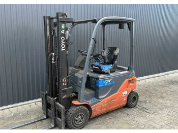 Empilhador elétrico TOYOTA