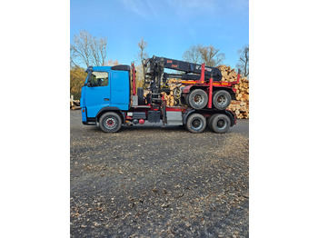 Camião de transporte de madeira VOLVO FH16