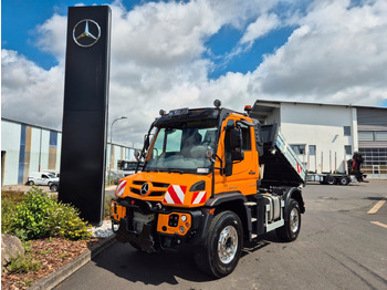Camião basculante UNIMOG