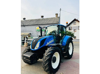 Trator NEW HOLLAND T5