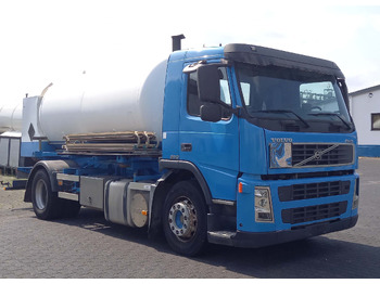 Camião cisterna VOLVO