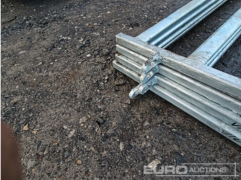 Máquina agrícola Unused 10' Galvanised Calf Hurdle (4 of): foto 5