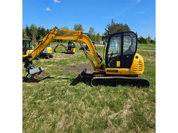 Mini escavadeira JCB