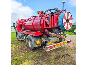 Caminhão limpa fossa SCANIA P