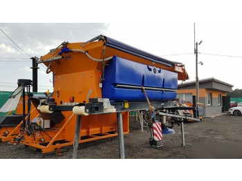 Espalhador de areia/ Sal para Veículo municipal/ Especial Schmidt Solarko piaskarka SCHMIDT STRATOS 5m3: foto 4 Espalhador de areia/ Sal para Veículo municipal/ Especial Schmidt Solarko piaskarka SCHMIDT STRATOS 5m3: foto 4