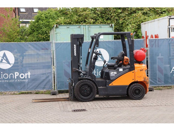 Empilhador a gás DOOSAN