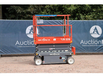 Plataforma de Tijera/ Plataforma de tesoura SKYJACK