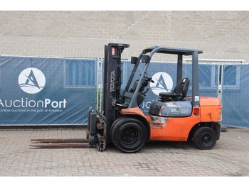 Empilhador a diesel TOYOTA FDF 30
