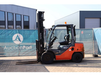 Empilhador a diesel TOYOTA FDF 30