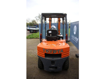 Empilhador Toyota 5FG25: foto 4 Empilhador Toyota 5FG25: foto 4